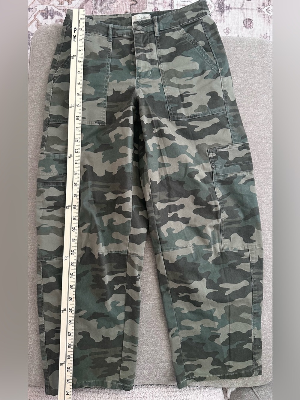 Universal Thread Camouflage Cargo Pants in Green and Gray